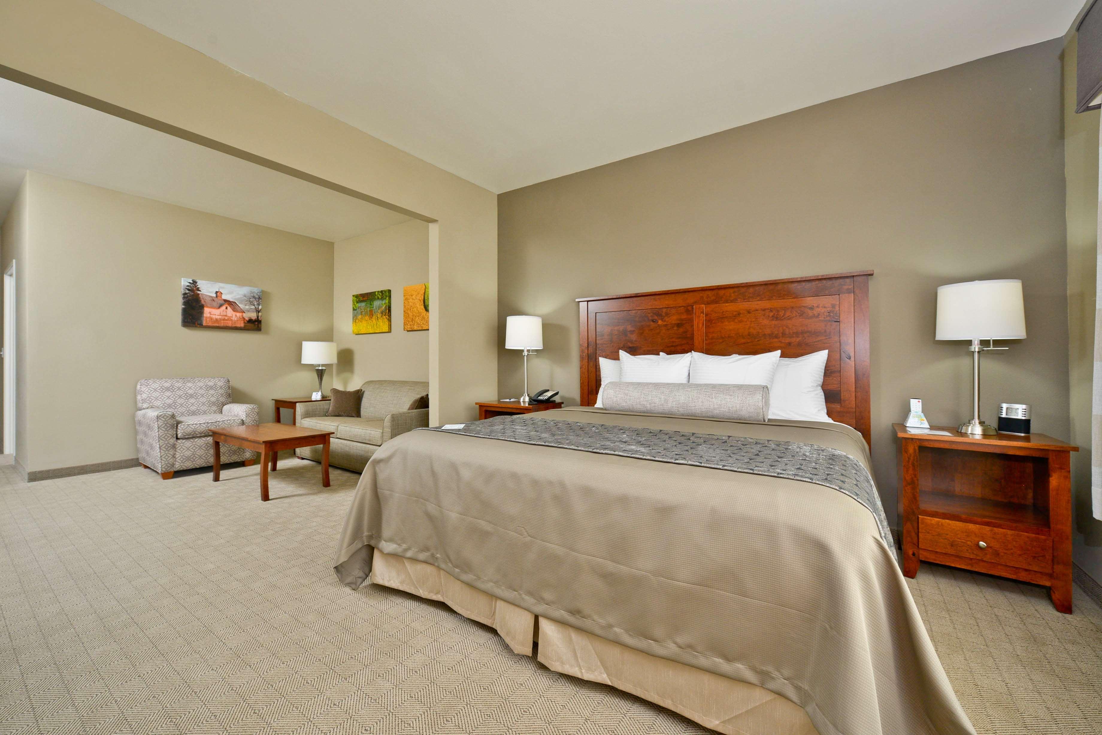 Best Western Plus Green Mill Village Hotel & Suites Arcola Buitenkant foto