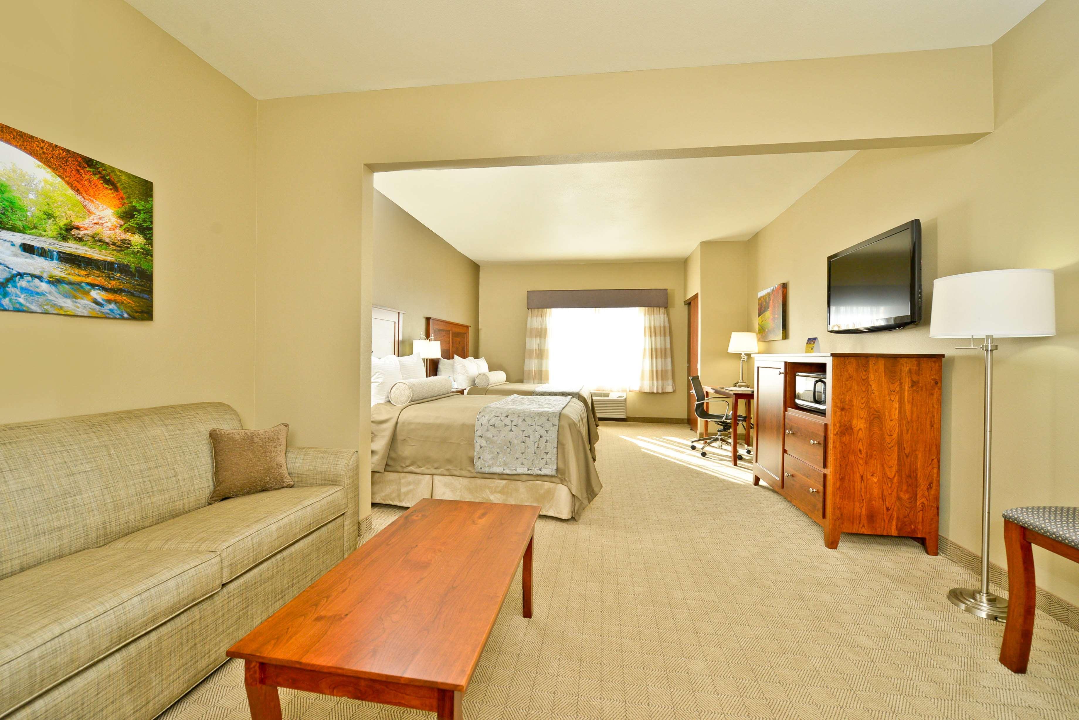 Best Western Plus Green Mill Village Hotel & Suites Arcola Buitenkant foto