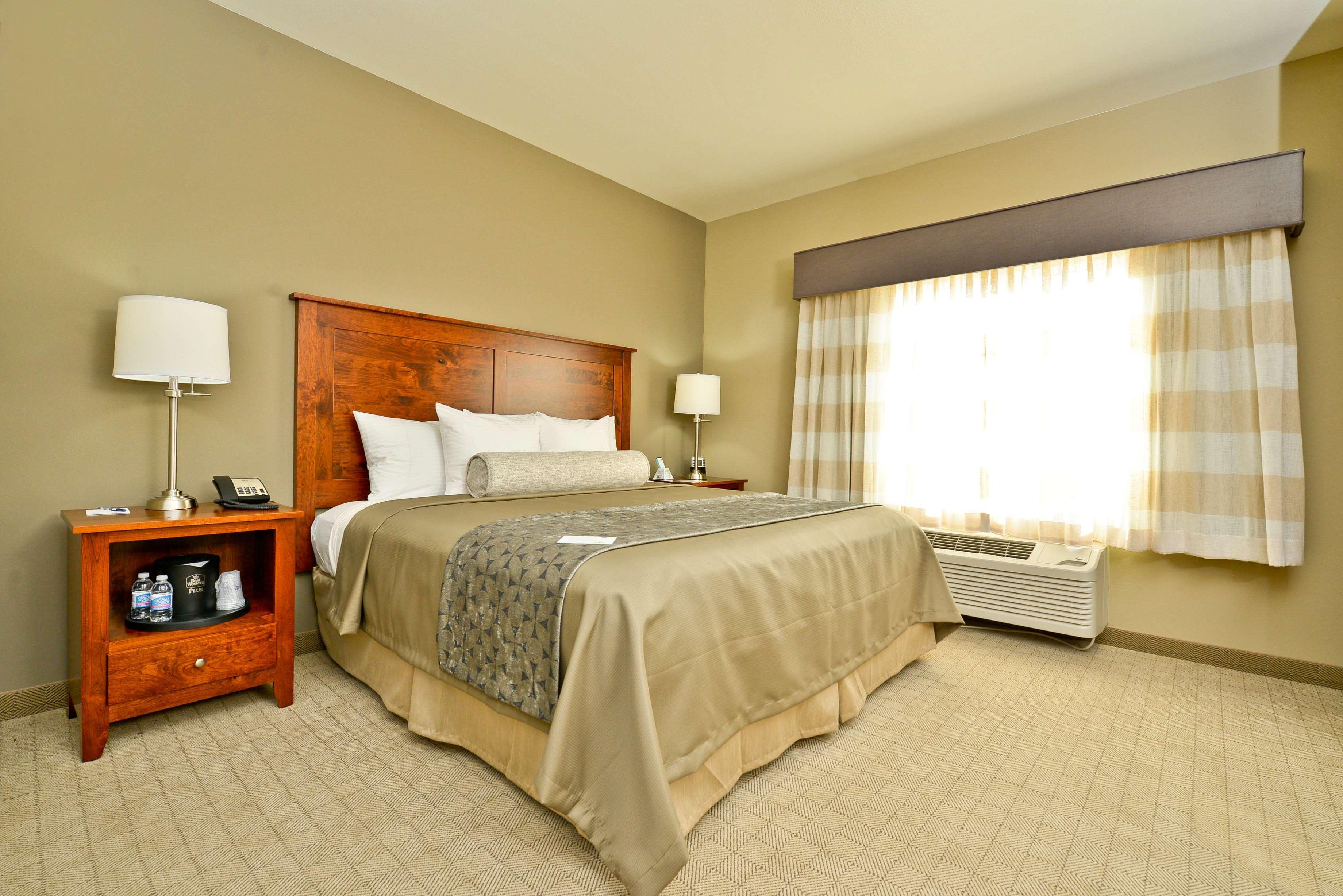 Best Western Plus Green Mill Village Hotel & Suites Arcola Buitenkant foto