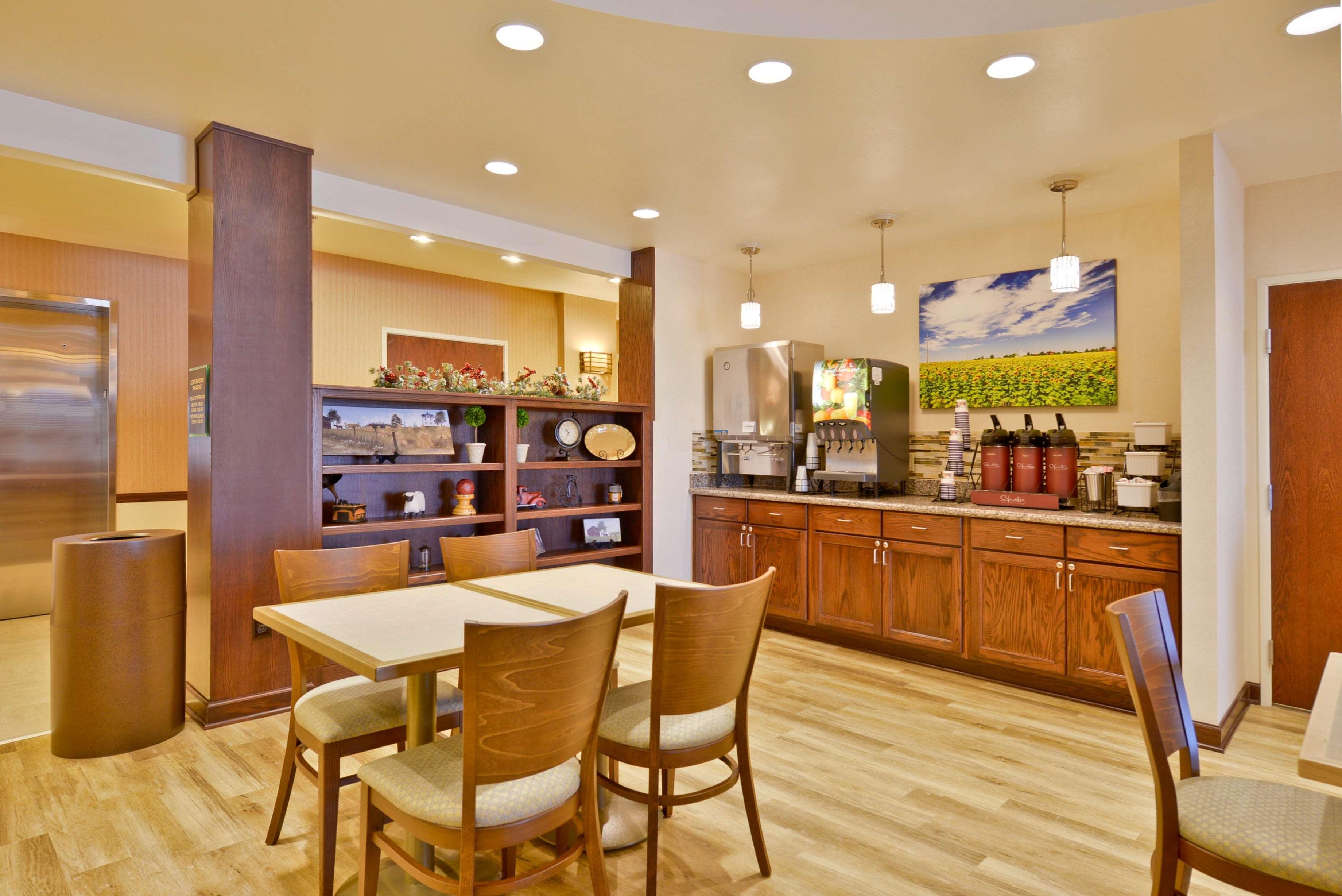 Best Western Plus Green Mill Village Hotel & Suites Arcola Buitenkant foto