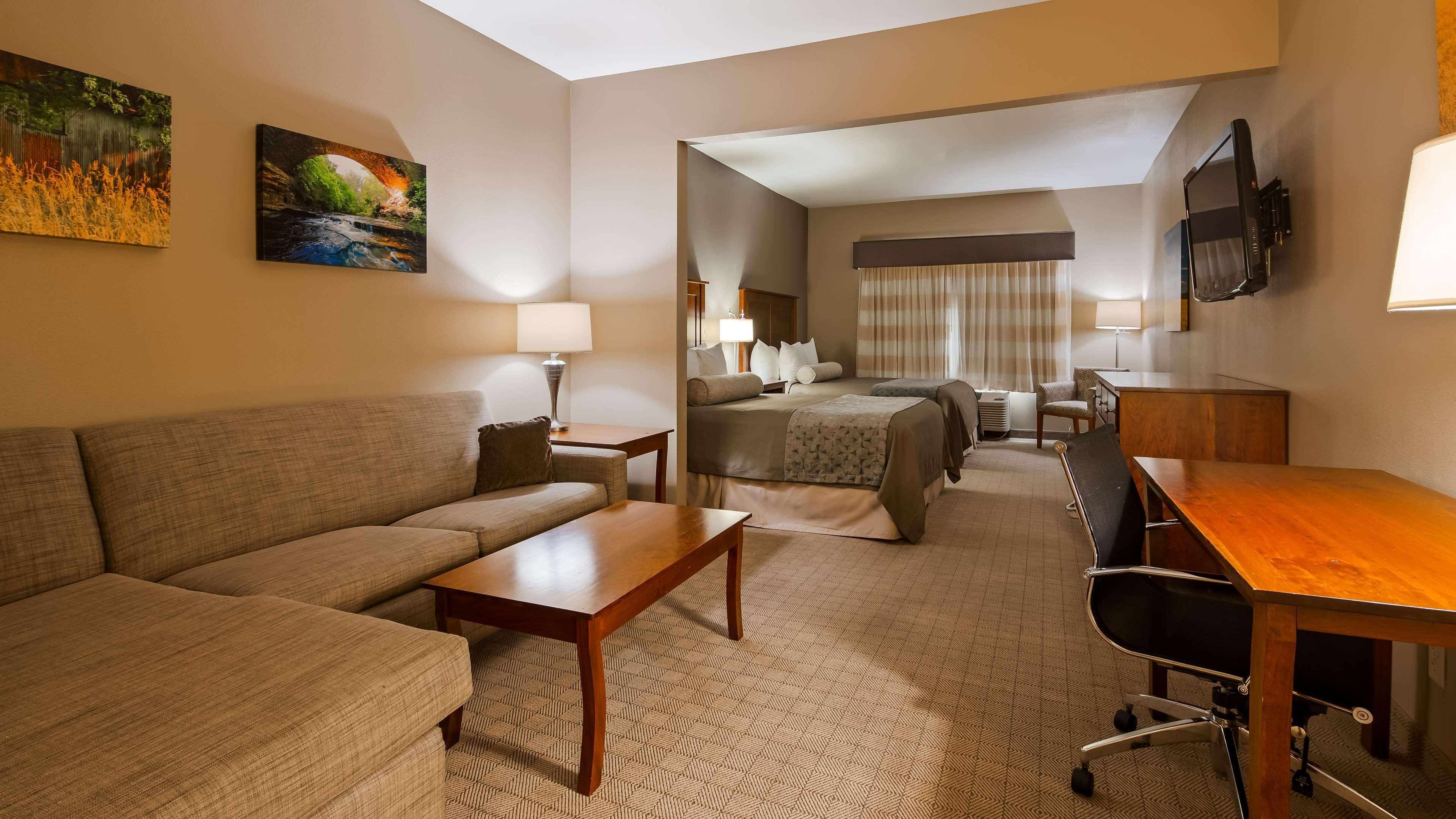 Best Western Plus Green Mill Village Hotel & Suites Arcola Buitenkant foto
