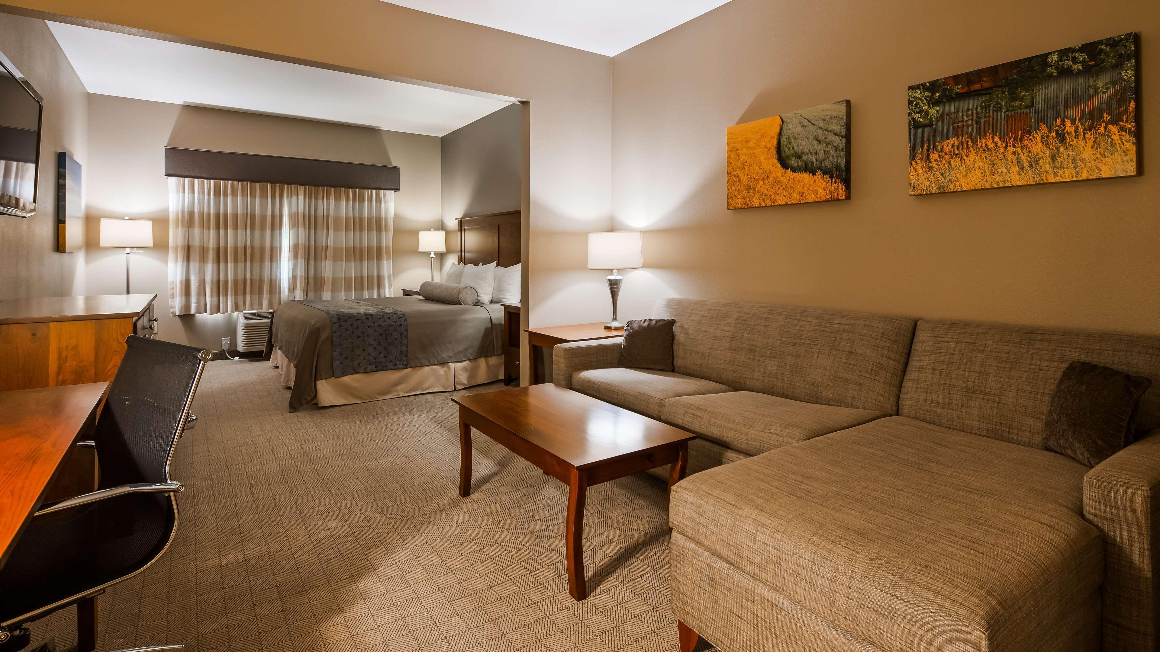 Best Western Plus Green Mill Village Hotel & Suites Arcola Buitenkant foto