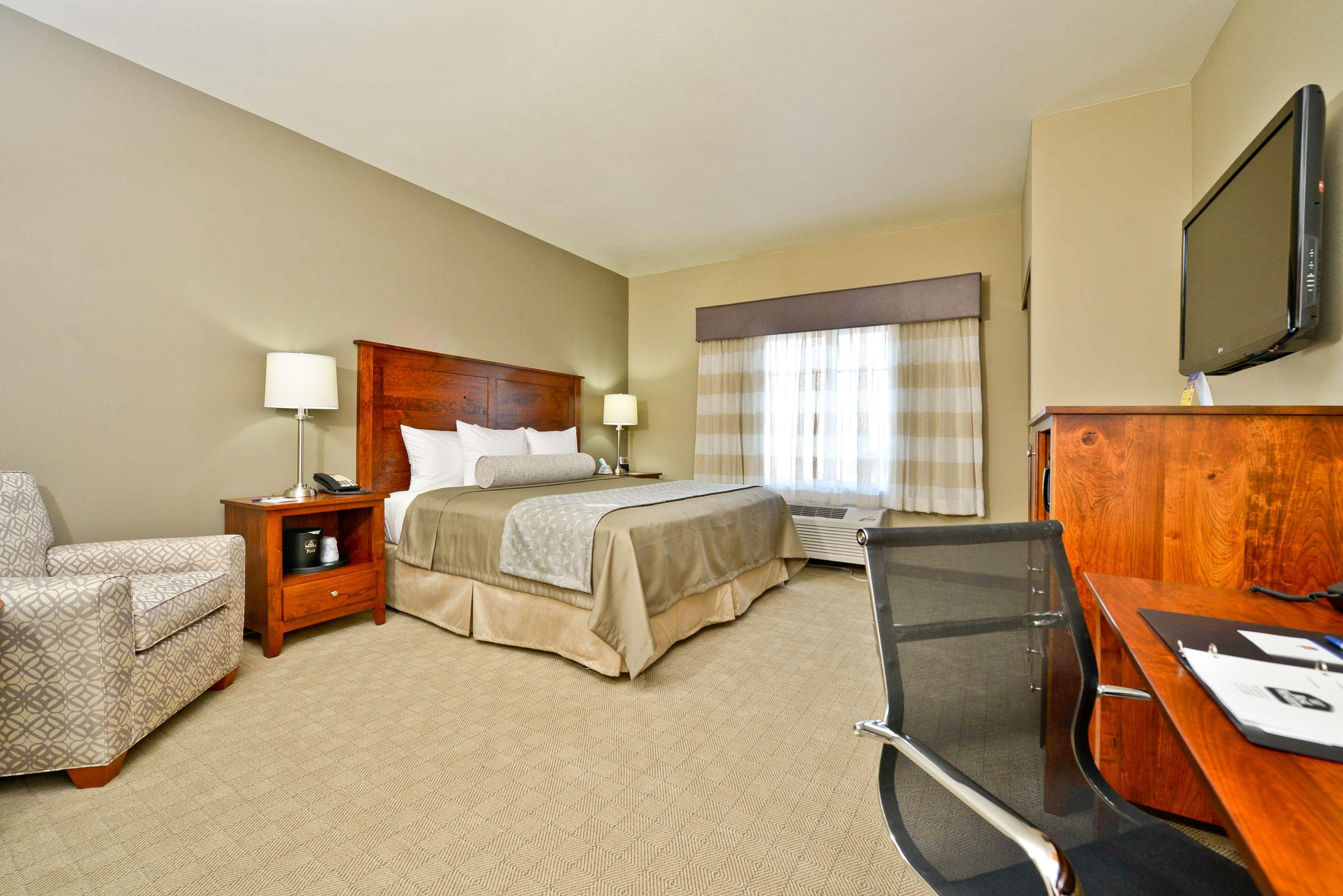 Best Western Plus Green Mill Village Hotel & Suites Arcola Buitenkant foto