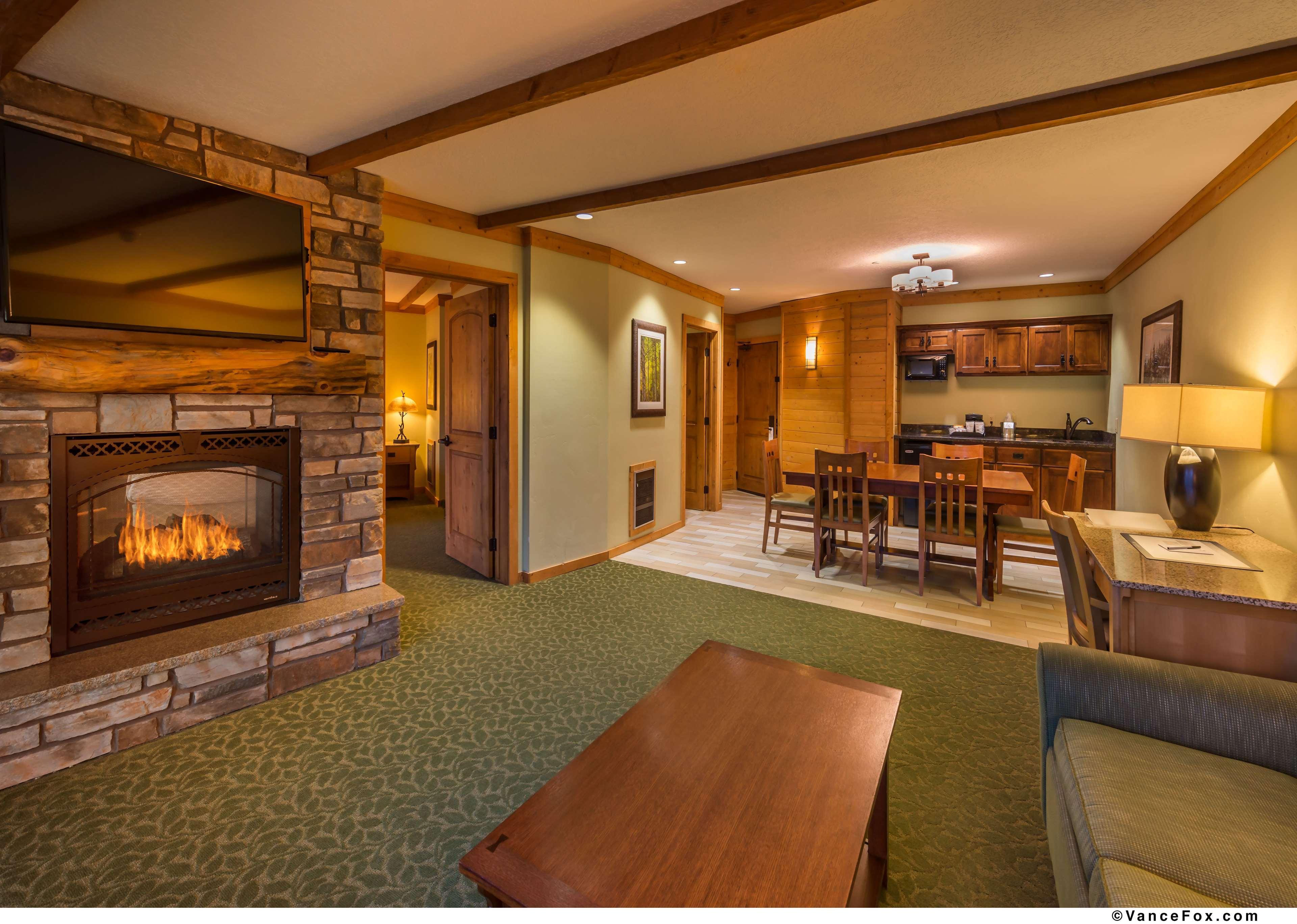 Best Western Plus Green Mill Village Hotel & Suites Arcola Buitenkant foto