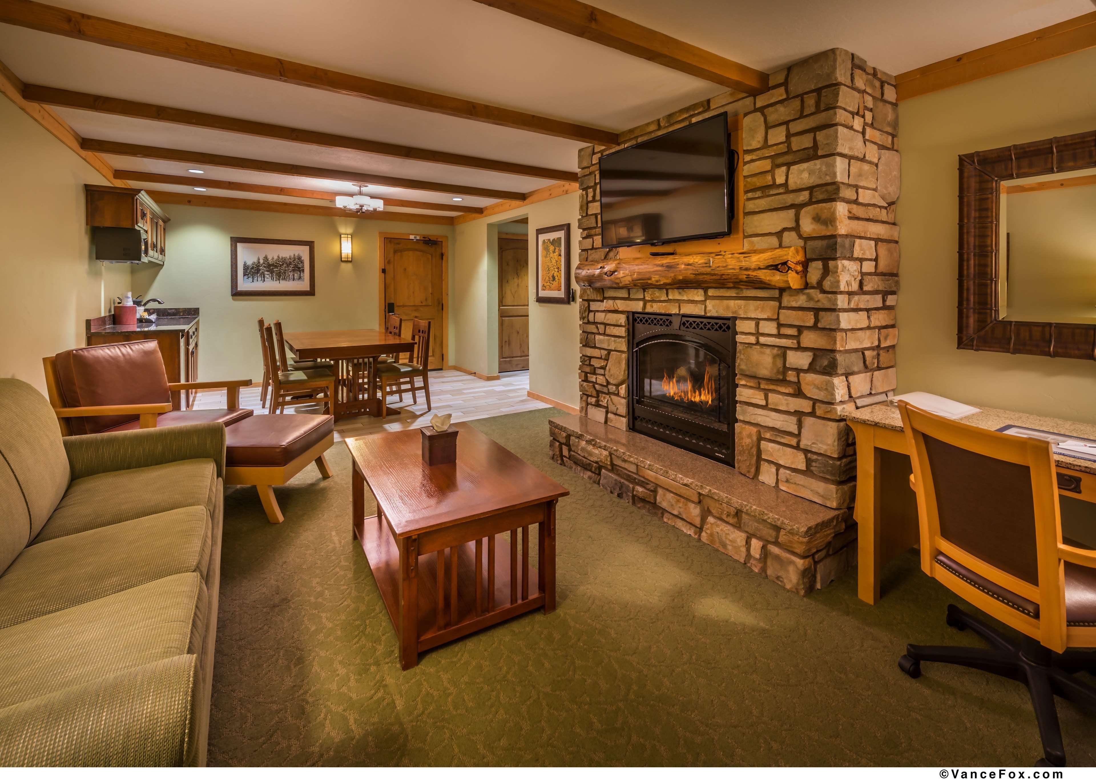 Best Western Plus Green Mill Village Hotel & Suites Arcola Buitenkant foto