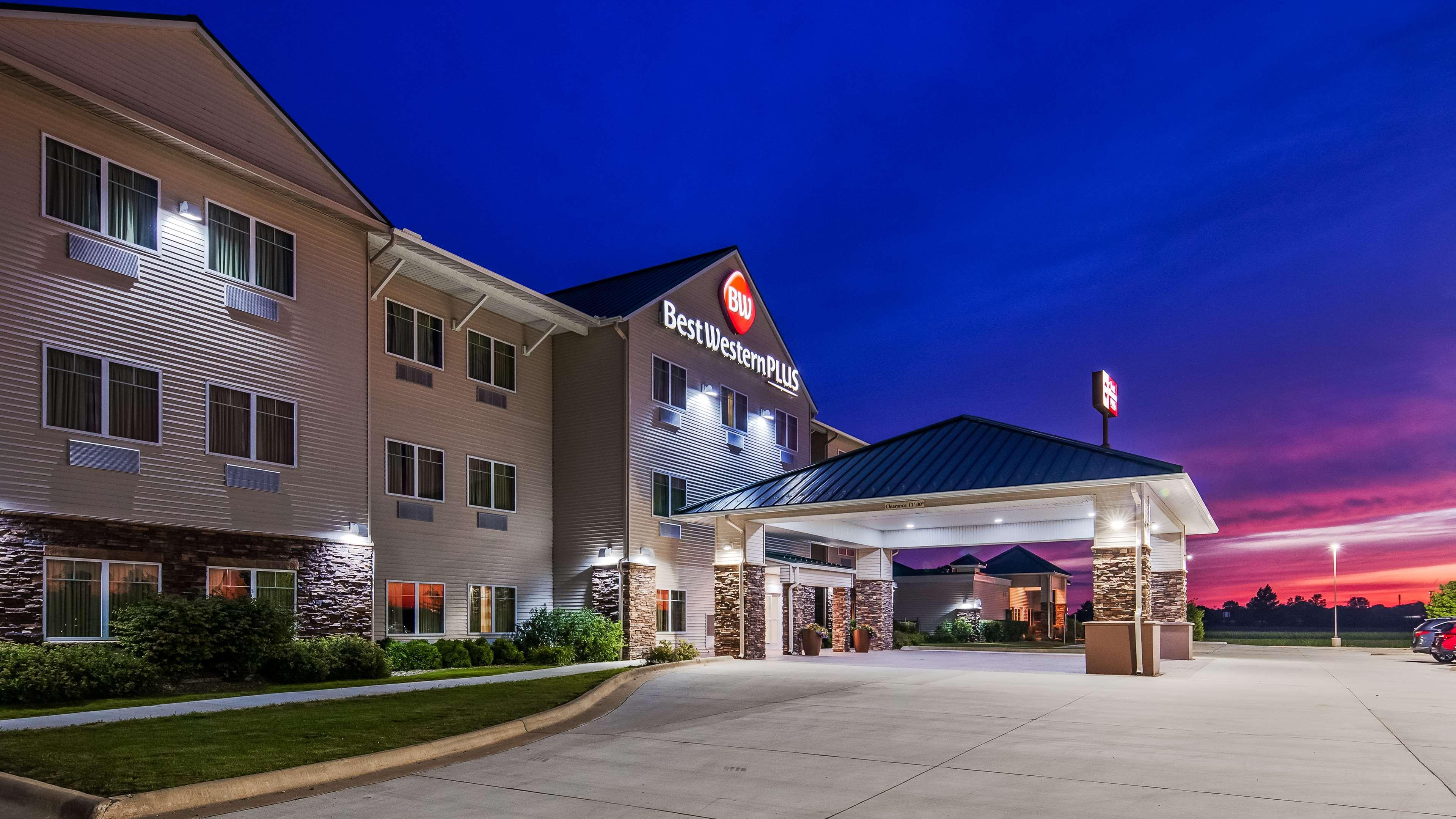 Best Western Plus Green Mill Village Hotel & Suites Arcola Buitenkant foto