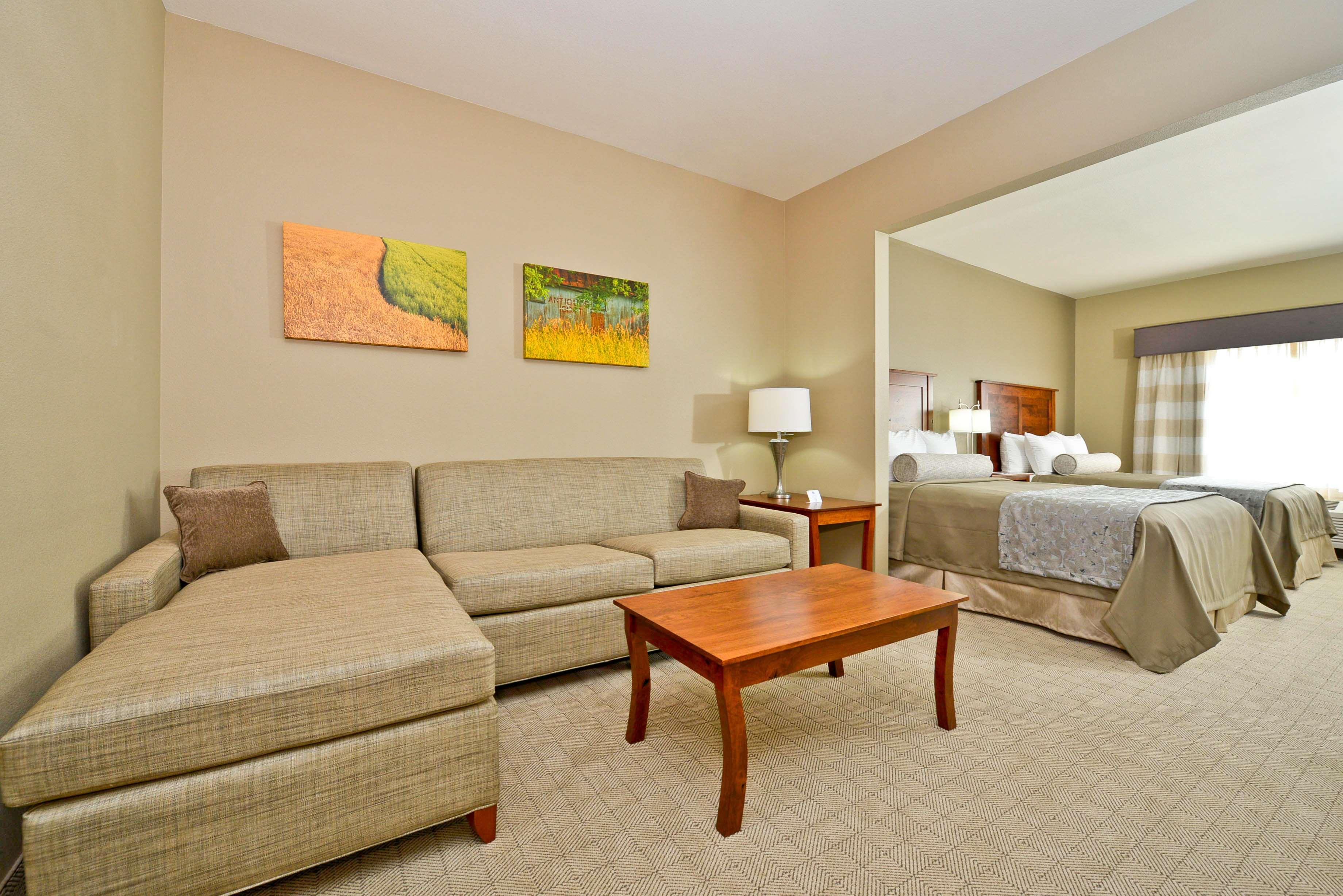 Best Western Plus Green Mill Village Hotel & Suites Arcola Buitenkant foto