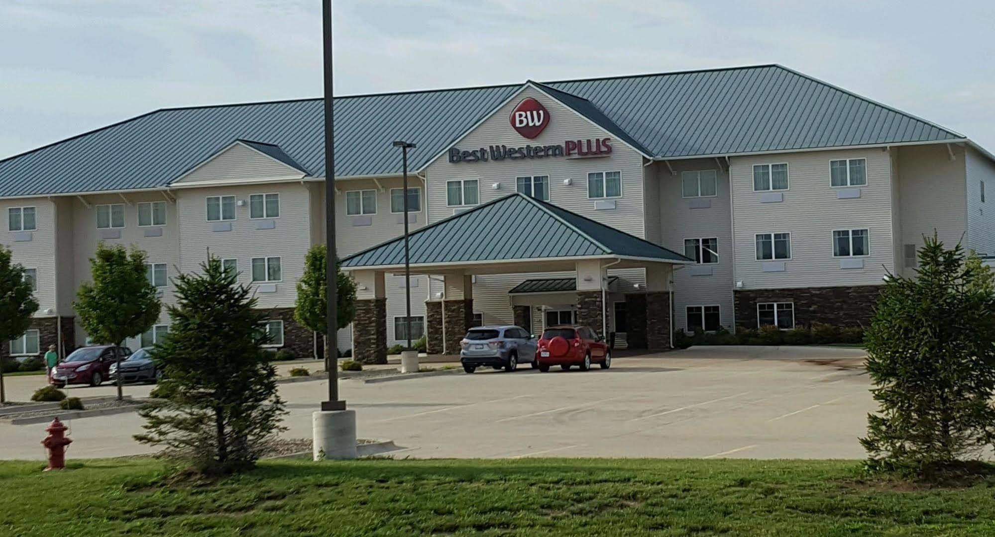 Best Western Plus Green Mill Village Hotel & Suites Arcola Buitenkant foto